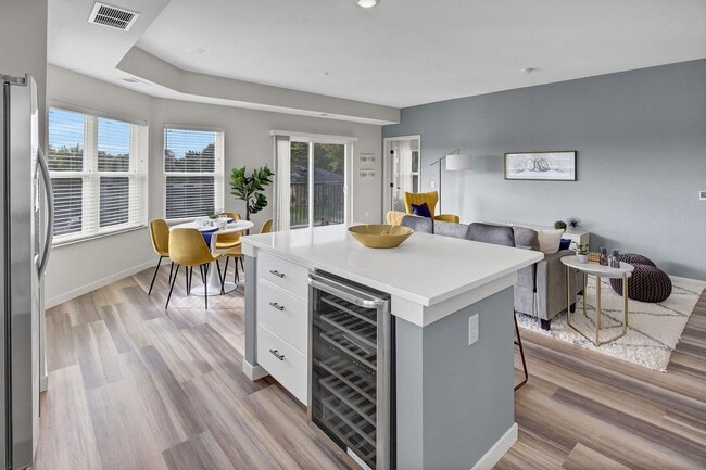 Novo in Richfield, MN - Foto de edificio - Building Photo