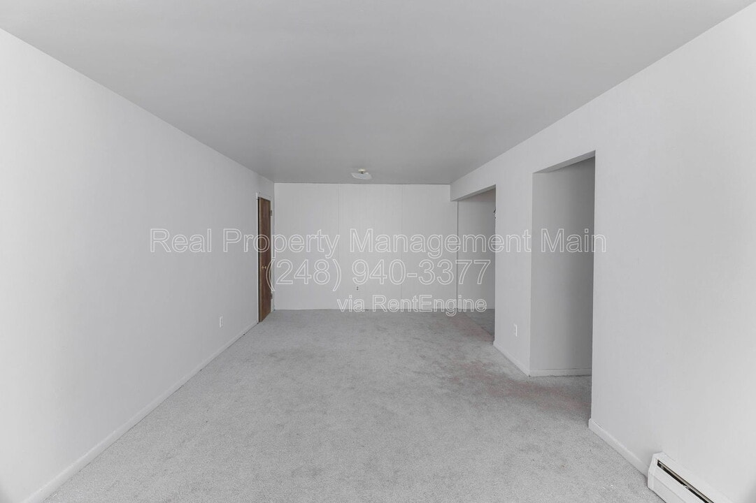 335 E State Fair Ave in Detroit, MI - Building Photo