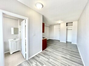 2349 W Devon Ave in Chicago, IL - Building Photo - Building Photo