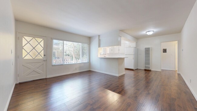 2407 Ruhland Ave, Unit 2 in Redondo Beach, CA - Building Photo - Building Photo