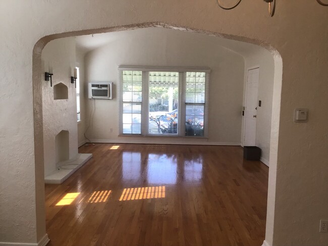 448 N Alta Vista Blvd in Los Angeles, CA - Building Photo - Building Photo