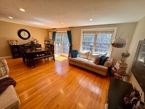 16 Garden Rd in Natick, MA - Building Photo - Building Photo