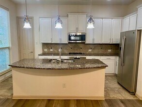 2465 Embleton Dr in Lewisville, TX - Building Photo - Building Photo