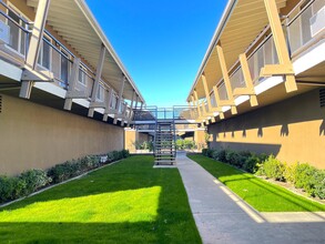 Towne Centre at Orange in Orange, CA - Foto de edificio - Building Photo