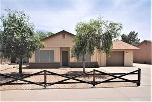 6117 W Mauna Loa Ln in Glendale, AZ - Building Photo