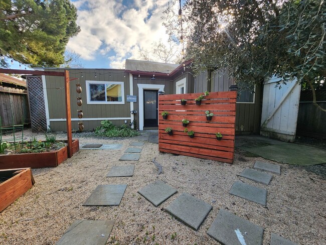 112 10th St in Santa Rosa, CA - Building Photo - Building Photo