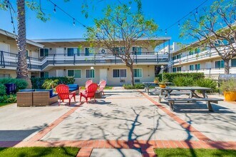 Chloe's Apartment's on Arlington in Los Angeles, CA - Building Photo - Building Photo