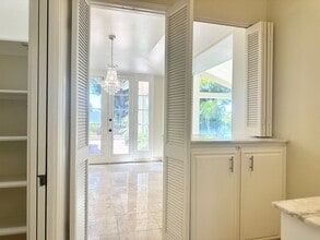 15 Rue St Cloud in Newport Beach, CA - Building Photo - Building Photo