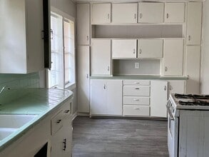 2 E Sunset Dr in Orange, TX - Building Photo - Building Photo