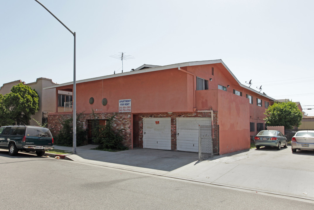 7013 Malabar St in Huntington Park, CA - Foto de edificio
