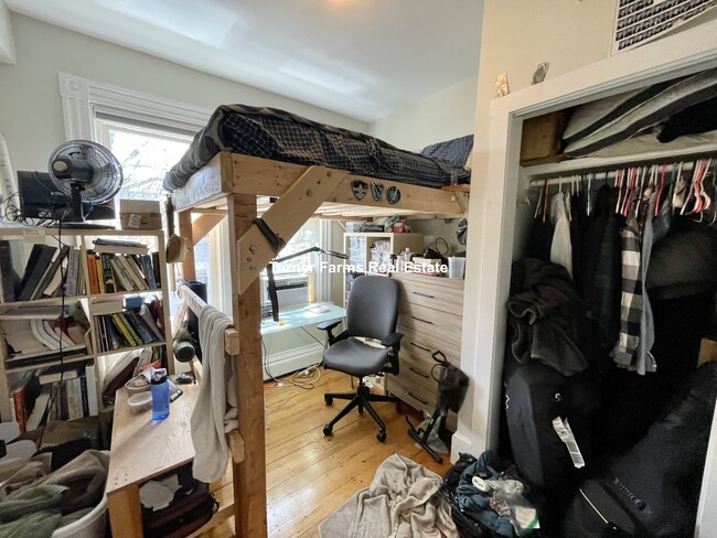 241 Norfolk St, Unit 6 in Cambridge, MA - Building Photo - Building Photo
