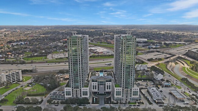 Allure Hermann Park at Med Center in Houston, TX - Building Photo - Building Photo