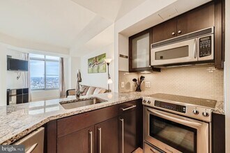 675 S President St in Baltimore, MD - Building Photo - Building Photo