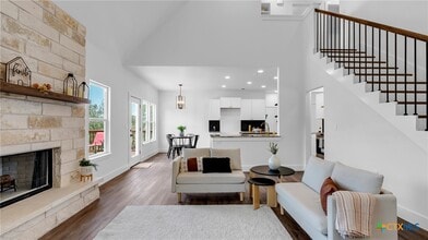 105 Chesterfield Dr in Kingsland, TX - Building Photo - Building Photo