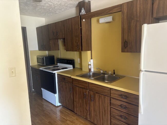 524 W 8th St, Unit 4 in Grand Island, NE - Building Photo - Building Photo