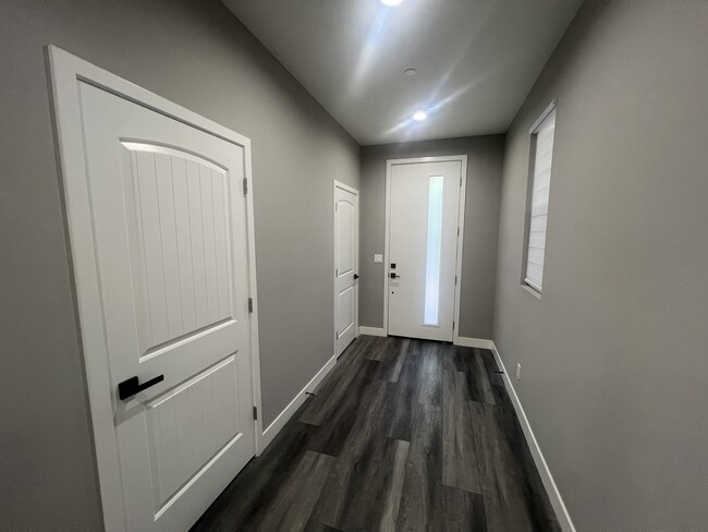 17639 W Vuong Pl in Northridge, CA - Building Photo - Building Photo