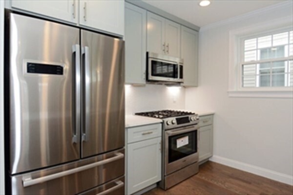 49 Leyden St-Unit -2 in Boston, MA - Building Photo - Building Photo