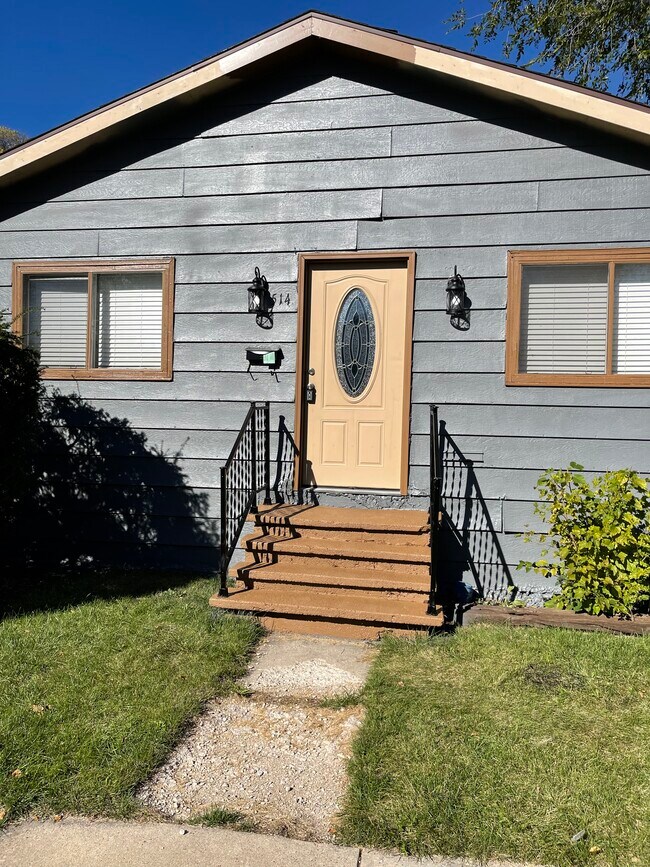 514 Hewitt St Rentals in Neenah, WI