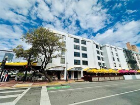710 Washington Ave, Unit 321 in Miami Beach, FL - Building Photo