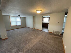 3016 Robert St in Bloomington, IL - Building Photo - Building Photo