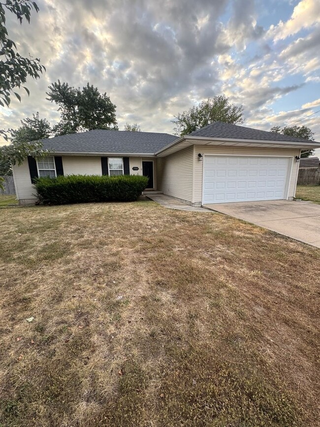 property at 706 W Countryside Dr