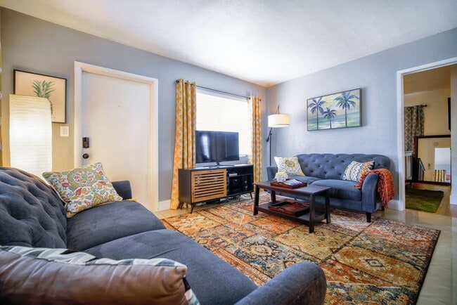 1505 NW 7th Ter in Fort Lauderdale, FL - Building Photo - Building Photo
