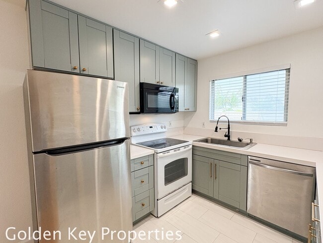 1724 Broadway St in Oceanside, CA - Building Photo - Building Photo