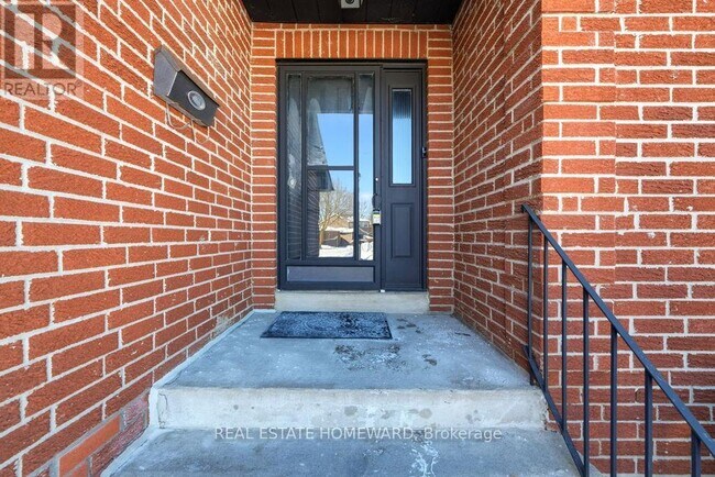 170 Harrison Dr in Newmarket, ON - Building Photo - Building Photo