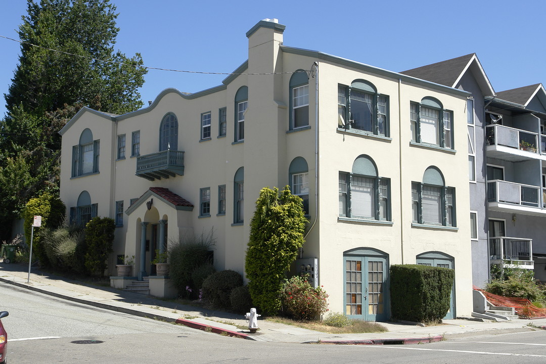 400 Montclair Ave in Oakland, CA - Building Photo