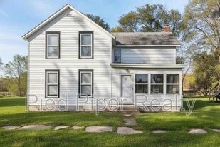 202 Adams St in Ridott, IL - Building Photo