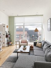 4513 N Clark St, Unit 507 in Chicago, IL - Building Photo - Building Photo