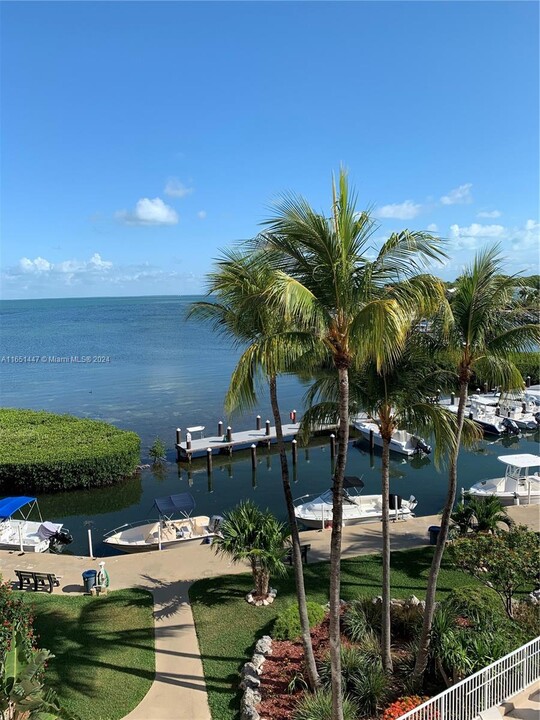 88500 Overseas Hwy in Tavernier, FL - Foto de edificio