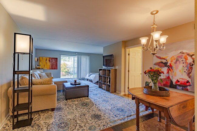 Porticos of Fox Point in Fox Point, WI - Foto de edificio - Interior Photo
