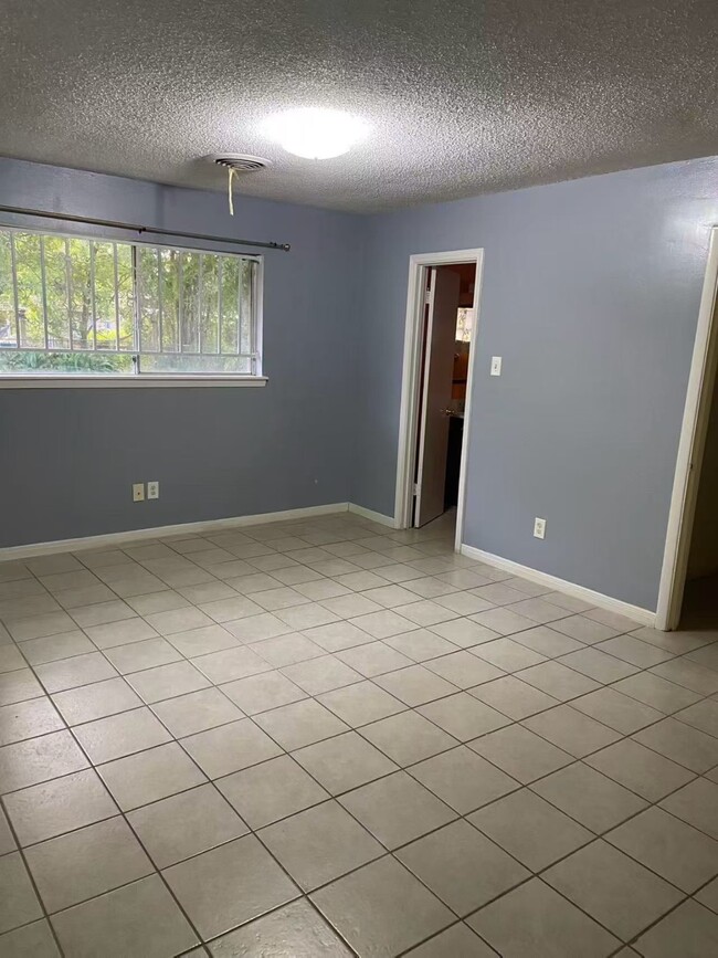 8911 Mobud Dr in Houston, TX - Building Photo - Building Photo