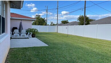 3633 Country Club Blvd, Unit 2 - Left Side in Cape Coral, FL - Building Photo - Building Photo