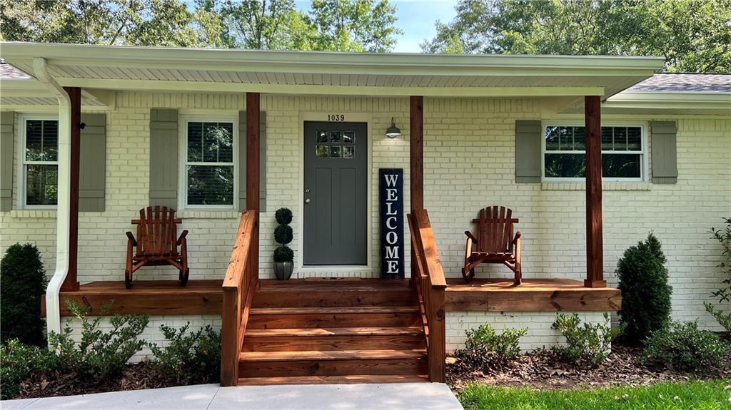 1039 Washington Ave in Woodstock, GA - Building Photo