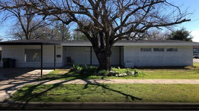 7900 Laura St in North Richland Hills, TX - Building Photo - Building Photo