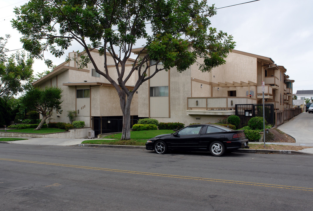 628 W Imperial Ave in El Segundo, CA - Building Photo