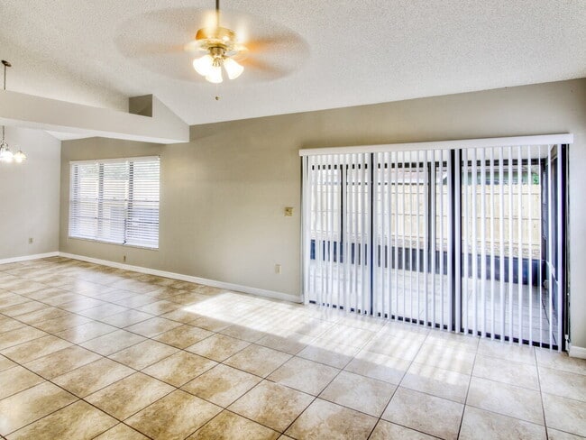 439 E Springtree Way in Lake Mary, FL - Building Photo - Building Photo