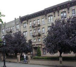 1199 Eastern Pky in Brooklyn, NY - Building Photo - Building Photo