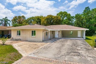 5824 Algiers St in Ft. Myers, FL - Building Photo