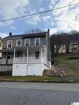 212 W Bacon St in Pottsville, PA - Building Photo
