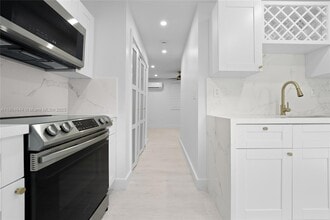 129 SW 9th Ave, Unit 3 in Miami, FL - Foto de edificio - Building Photo