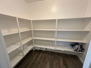 18027 W Tina Ln in Surprise, AZ - Building Photo - Building Photo
