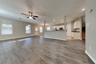 21458 Hunter Hart Dr in Porter, TX - Foto de edificio - Building Photo