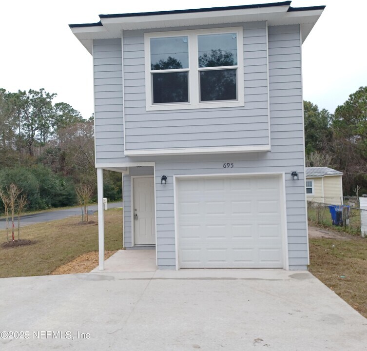 695 Duval St in St. Augustine, FL - Building Photo