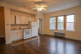 6913 N Lakewood Ave, Unit #409 in Chicago, IL - Building Photo - Building Photo