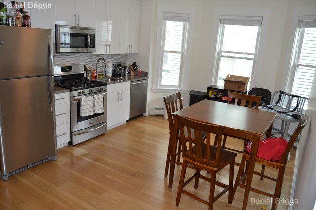 319 Columbia St-Unit -2C in Cambridge, MA - Building Photo - Building Photo