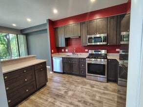 667 Woodhaven Dr in Mundelein, IL - Building Photo - Building Photo