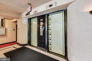 1 Scott Cir NW in Washington, DC - Building Photo